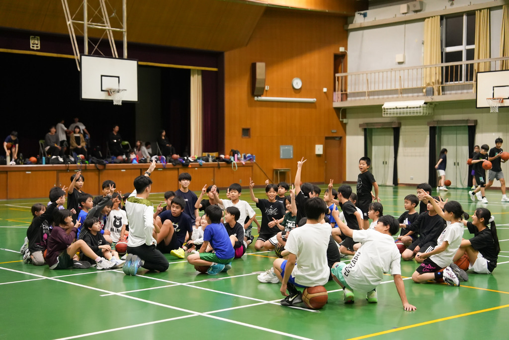 木曜日は名東区の藤森中学校 体育館