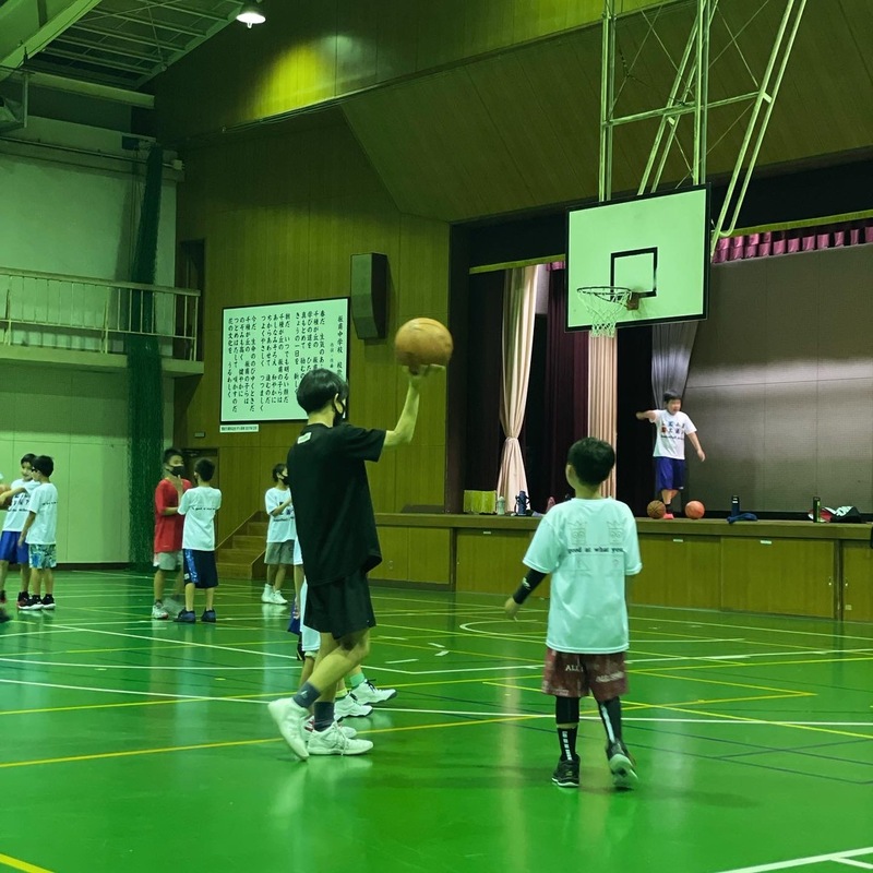 委「自分の教えていた選手が今はコーチとしてスクールにきてくれています！」